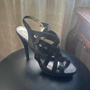 White House Black Market WHBM Zoe Heels in Black and Silver